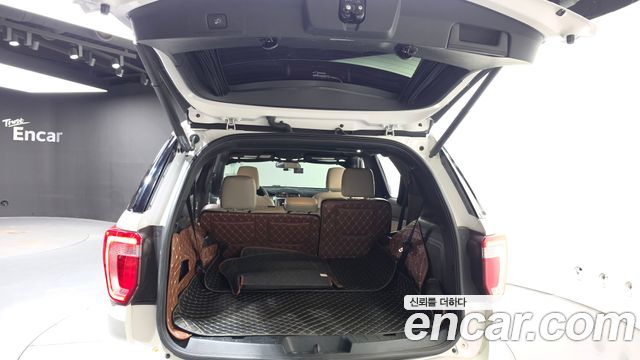 Ford Explorer 2.3 Limited 4WD 5th 2019 — фото 20