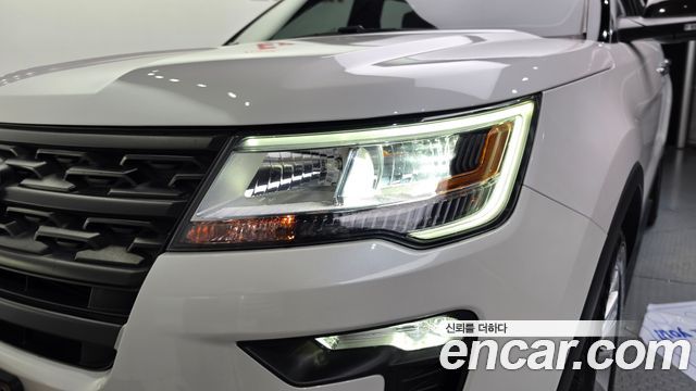 Ford Explorer 2.3 Limited 4WD 5th 2019 — фото 22