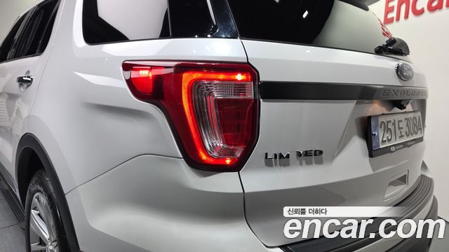 Ford Explorer 2.3 Limited 4WD 5th 2019 — фото 23