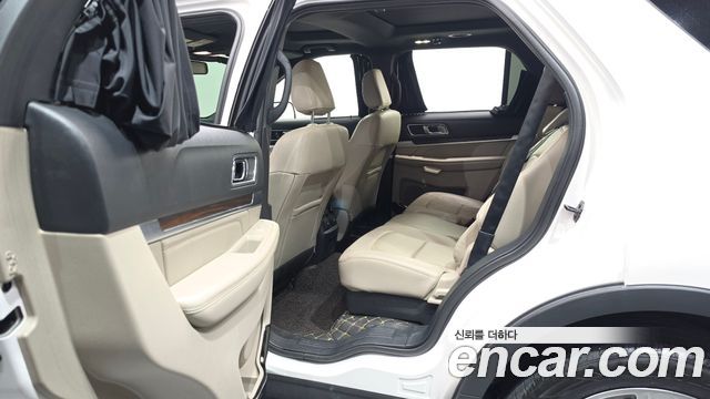 Ford Explorer 2.3 Limited 4WD 5th 2019 — фото 26