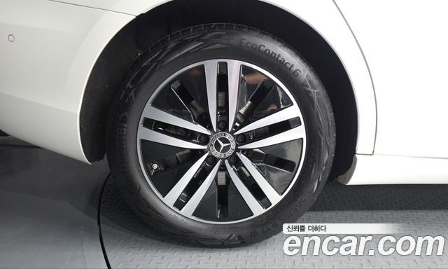 Mercedes-Benz A-Class (W177) A220 Sedan 2022 — фото 6
