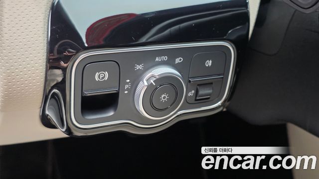 Mercedes-Benz A-Class (W177) A220 Sedan 2022 — фото 20