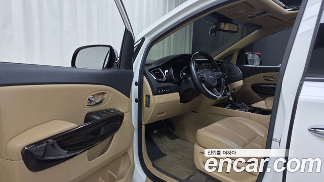 Kia Carnival 7-seater Limousine VIP 2018 — фото 10