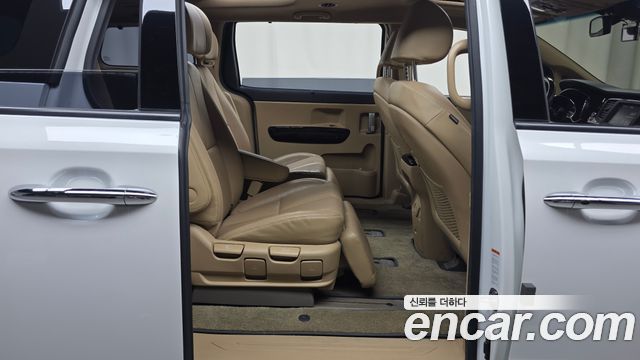 Kia Carnival 7-seater Limousine VIP 2018 — фото 11