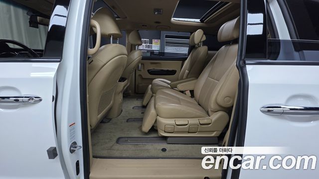 Kia Carnival 7-seater Limousine VIP 2018 — фото 12