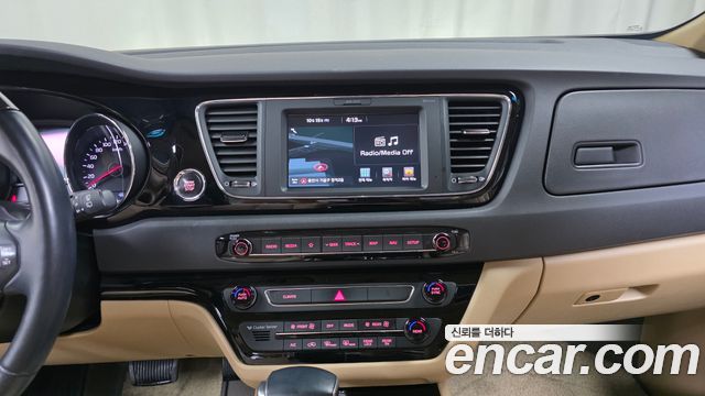Kia Carnival 7-seater Limousine VIP 2018 — фото 14