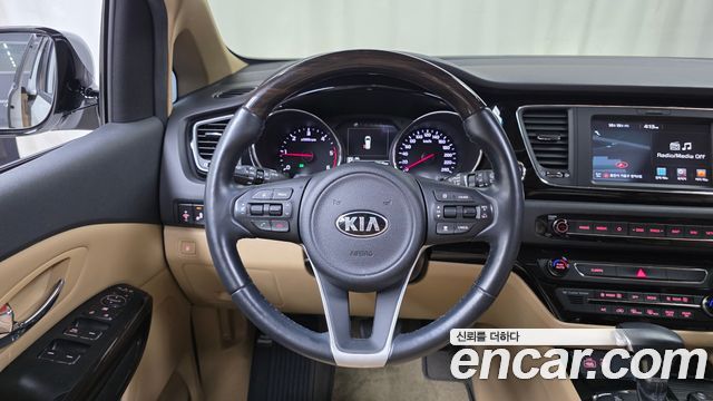 Kia Carnival 7-seater Limousine VIP 2018 — фото 15