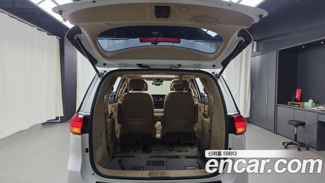 Kia Carnival 7-seater Limousine VIP 2018 — фото 18