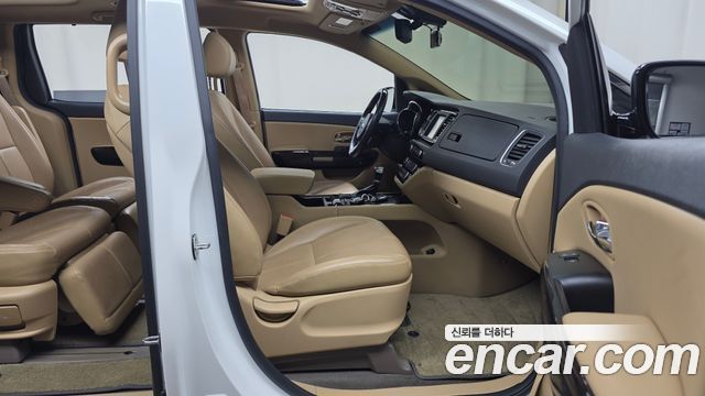 Kia Carnival 7-seater Limousine VIP 2018 — фото 26
