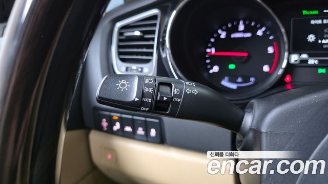 Kia Carnival 7-seater Limousine VIP 2018 — фото 29