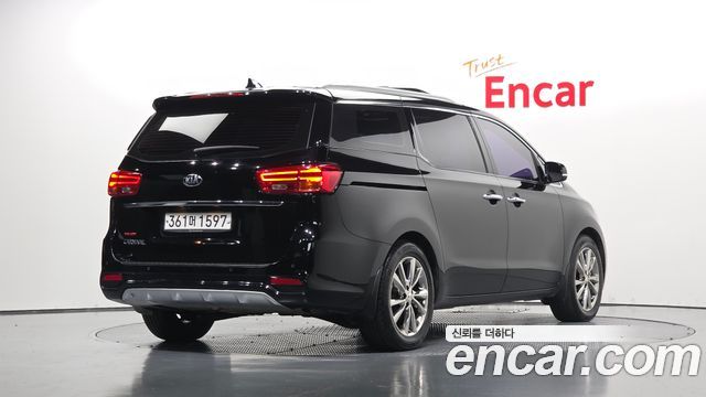 Kia Carnival 9-Seater Prstige 2019 — фото 2