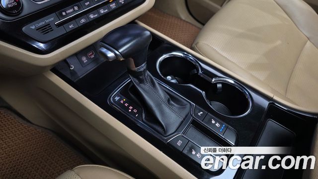 Kia Carnival 9-Seater Prstige 2019 — фото 9
