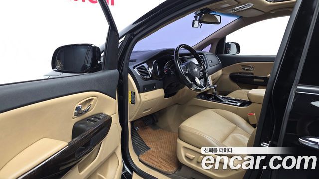 Kia Carnival 9-Seater Prstige 2019 — фото 10