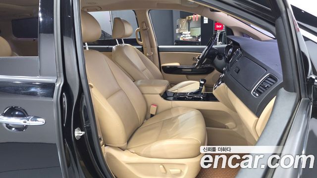 Kia Carnival 9-Seater Prstige 2019 — фото 11