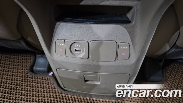 Kia Carnival 9-Seater Prstige 2019 — фото 18