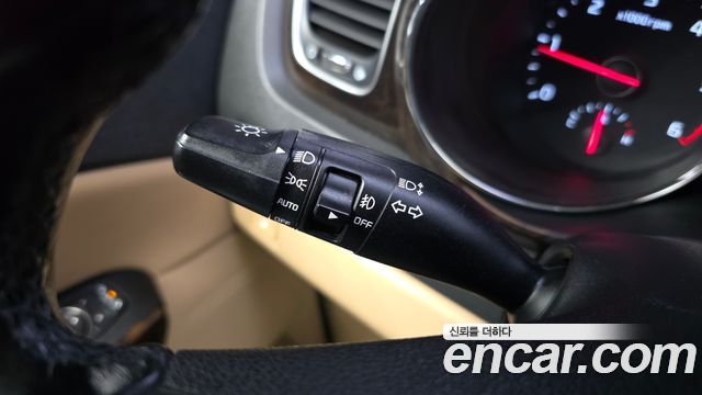 Kia Carnival 9-Seater Prstige 2019 — фото 19