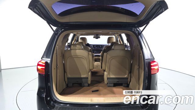 Kia Carnival 9-Seater Prstige 2019 — фото 20
