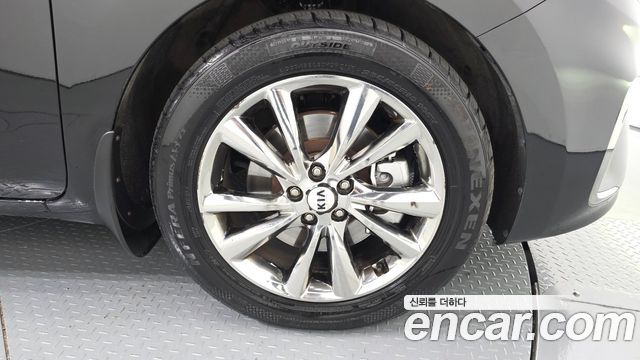 Kia Carnival 9-Seater Prstige 2019 — фото 21