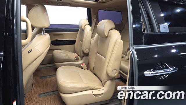 Kia Carnival 9-Seater Prstige 2019 — фото 26