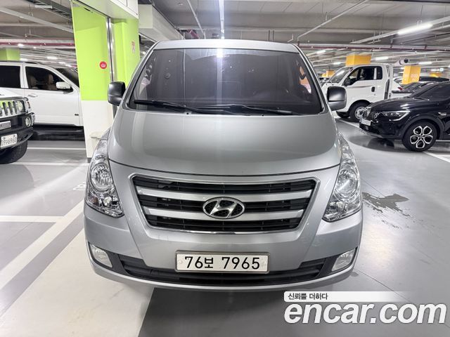 Hyundai Grand Starex 12-Seater Wagon Smart