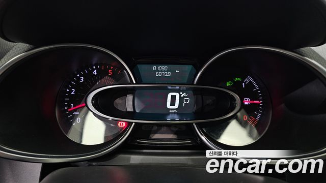Renault Korea Clio Intens 2018 — фото 8