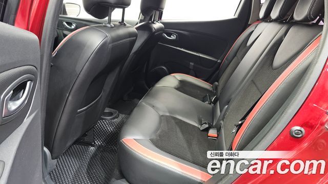 Renault Korea Clio Intens 2018 — фото 12