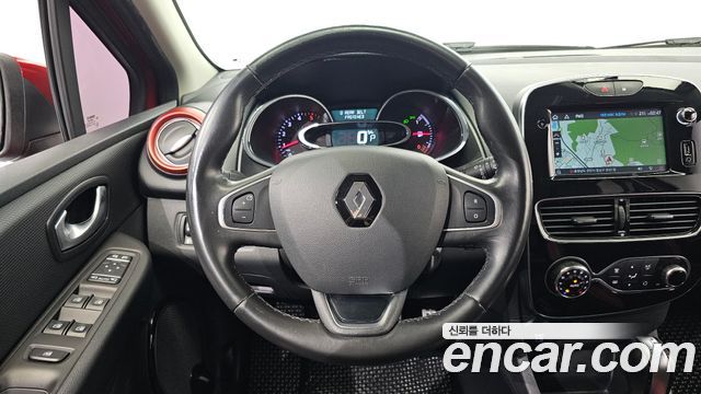 Renault Korea Clio Intens 2018 — фото 15