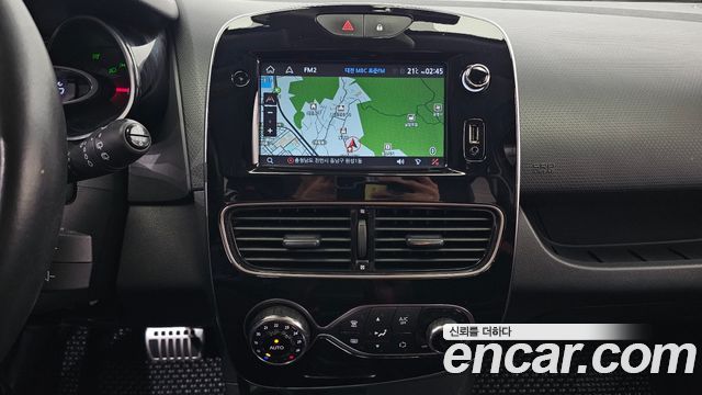 Renault Korea Clio Intens 2018 — фото 16