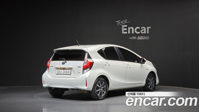 Toyota Prius C 1.5 2019 — фото 2