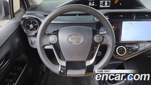 Toyota Prius C 1.5 2019 — фото 14