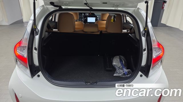 Toyota Prius C 1.5 2019 — фото 18