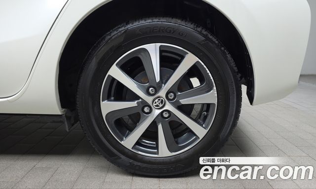Toyota Prius C 1.5 2019 — фото 21