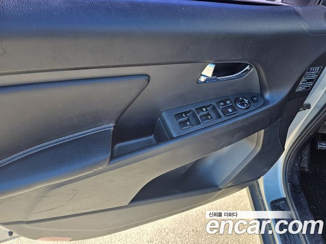 Kia Sportage R Diesel 2WD TLX Deluxe 2012 — фото 9