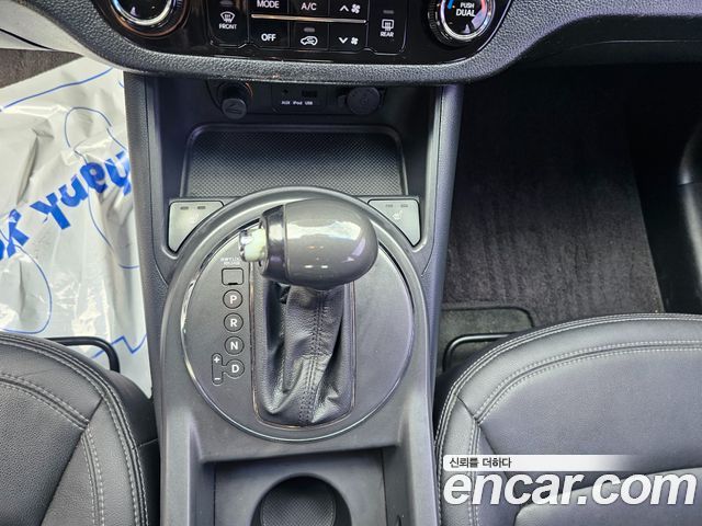 Kia Sportage R Diesel 2WD TLX Deluxe 2012 — фото 17