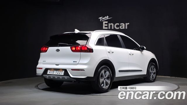 Kia Niro Luxury 2018 — фото 2