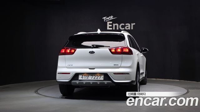 Kia Niro Luxury 2018 — фото 4