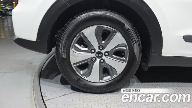 Kia Niro Luxury 2018 — фото 5