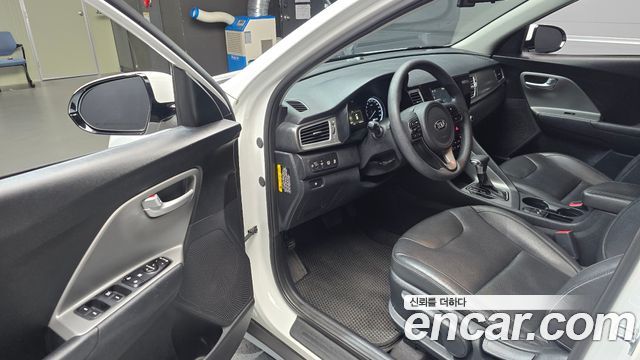 Kia Niro Luxury 2018 — фото 10