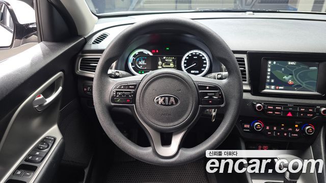 Kia Niro Luxury 2018 — фото 13