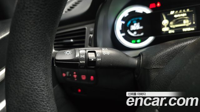 Kia Niro Luxury 2018 — фото 18