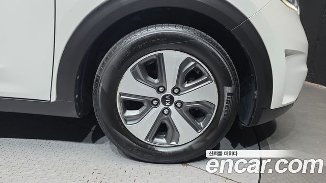Kia Niro Luxury 2018 — фото 21