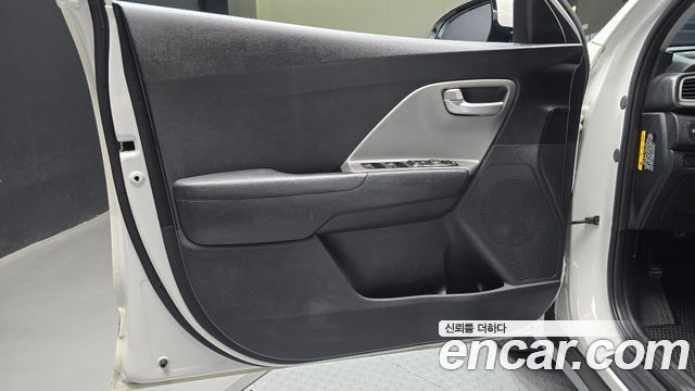 Kia Niro Luxury 2018 — фото 24