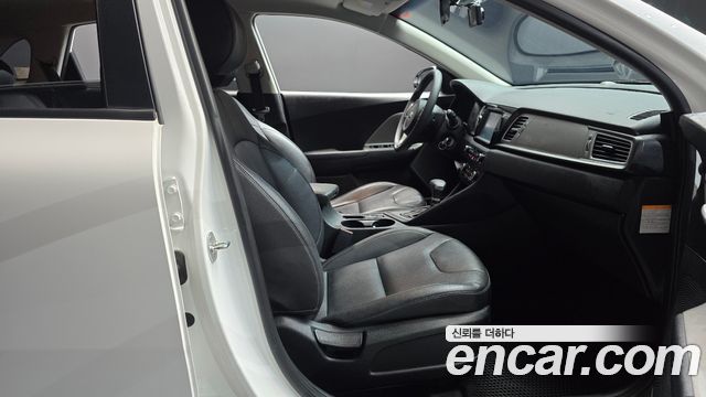 Kia Niro Luxury 2018 — фото 26