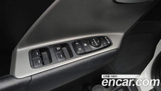 Kia Niro Luxury 2018 — фото 27