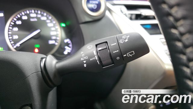 Lexus NX300h Executive 2019 — фото 28