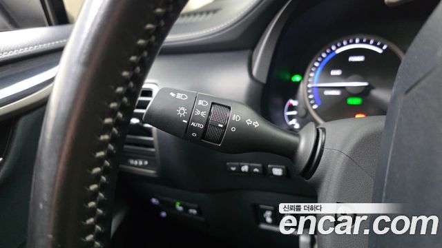 Lexus NX300h Executive 2019 — фото 30