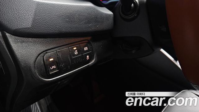 Kia Carens 2.0 LPi Prestige 2014 — фото 16