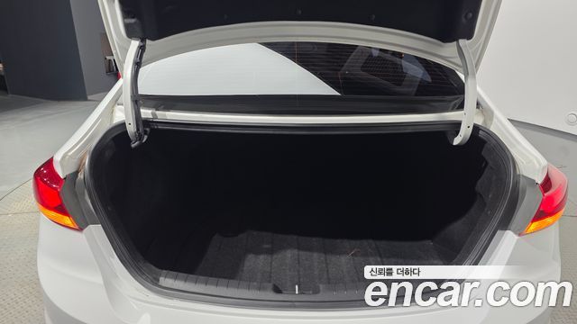 Hyundai Avante (AD) 1.6 GDI Value Plus 2018 — фото 17