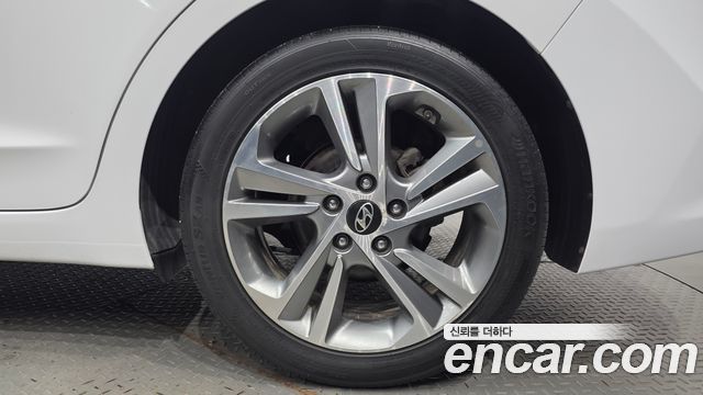 Hyundai Avante (AD) 1.6 GDI Value Plus 2018 — фото 21