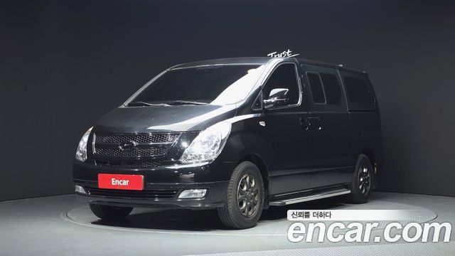 Hyundai Grand Starex 12-Seater Wagon CVX Luxury